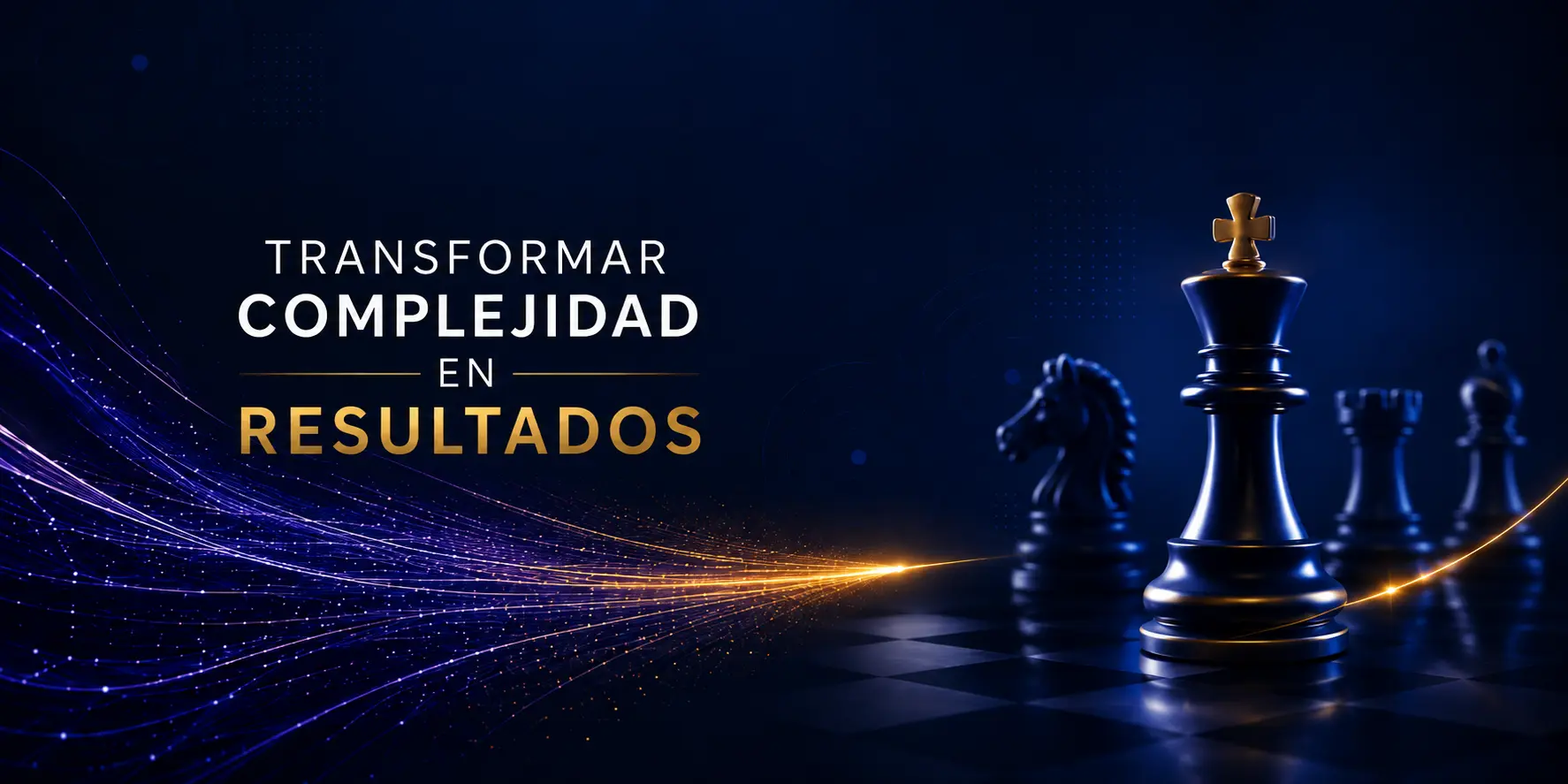 Transformar complejidad en resultados. Piezas de ajedrez y flujos de luz dorada sobre fondo azul profundo.